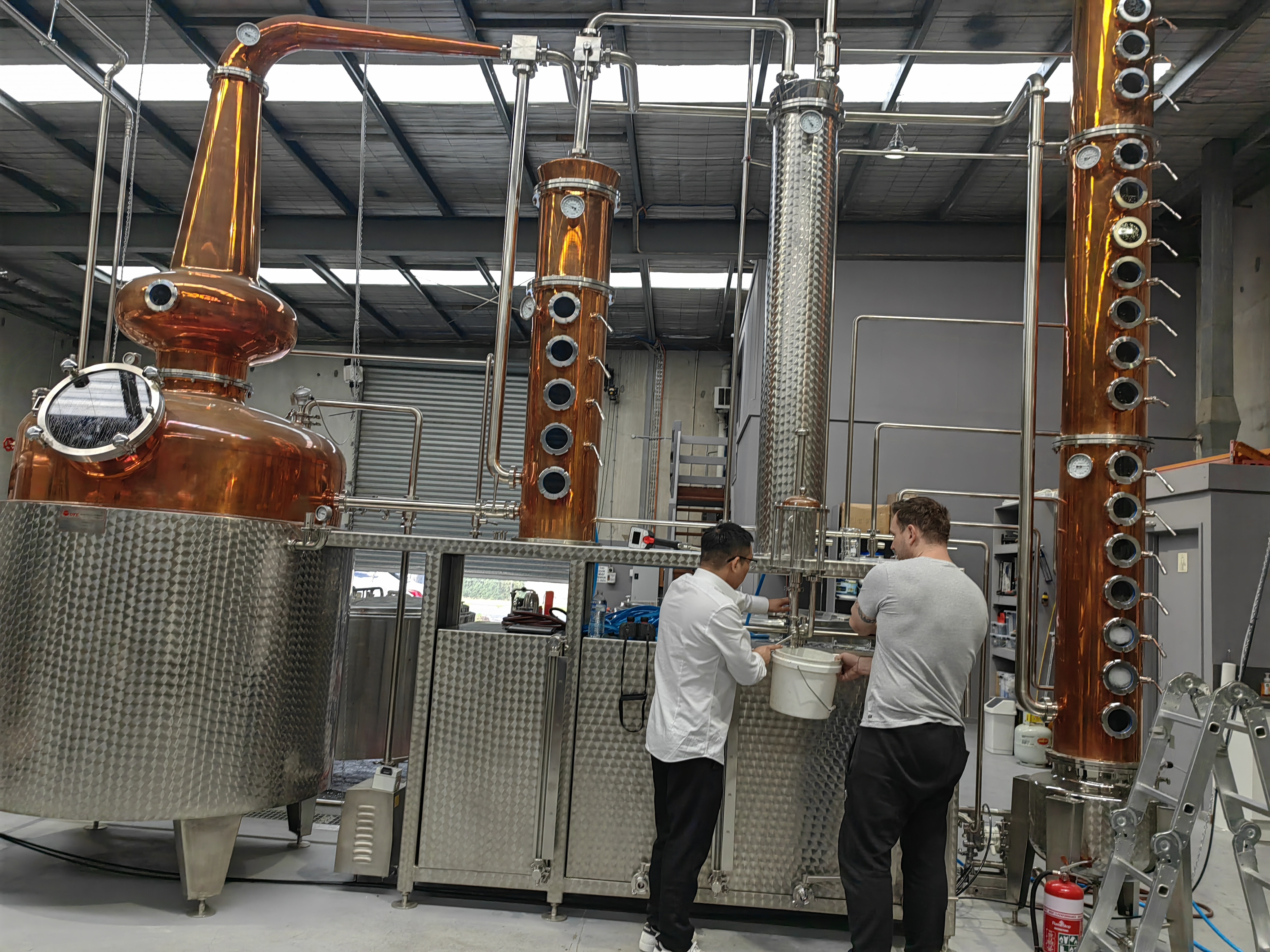 前往澳大利亚客户工厂调试蒸馏设备 - 大裕