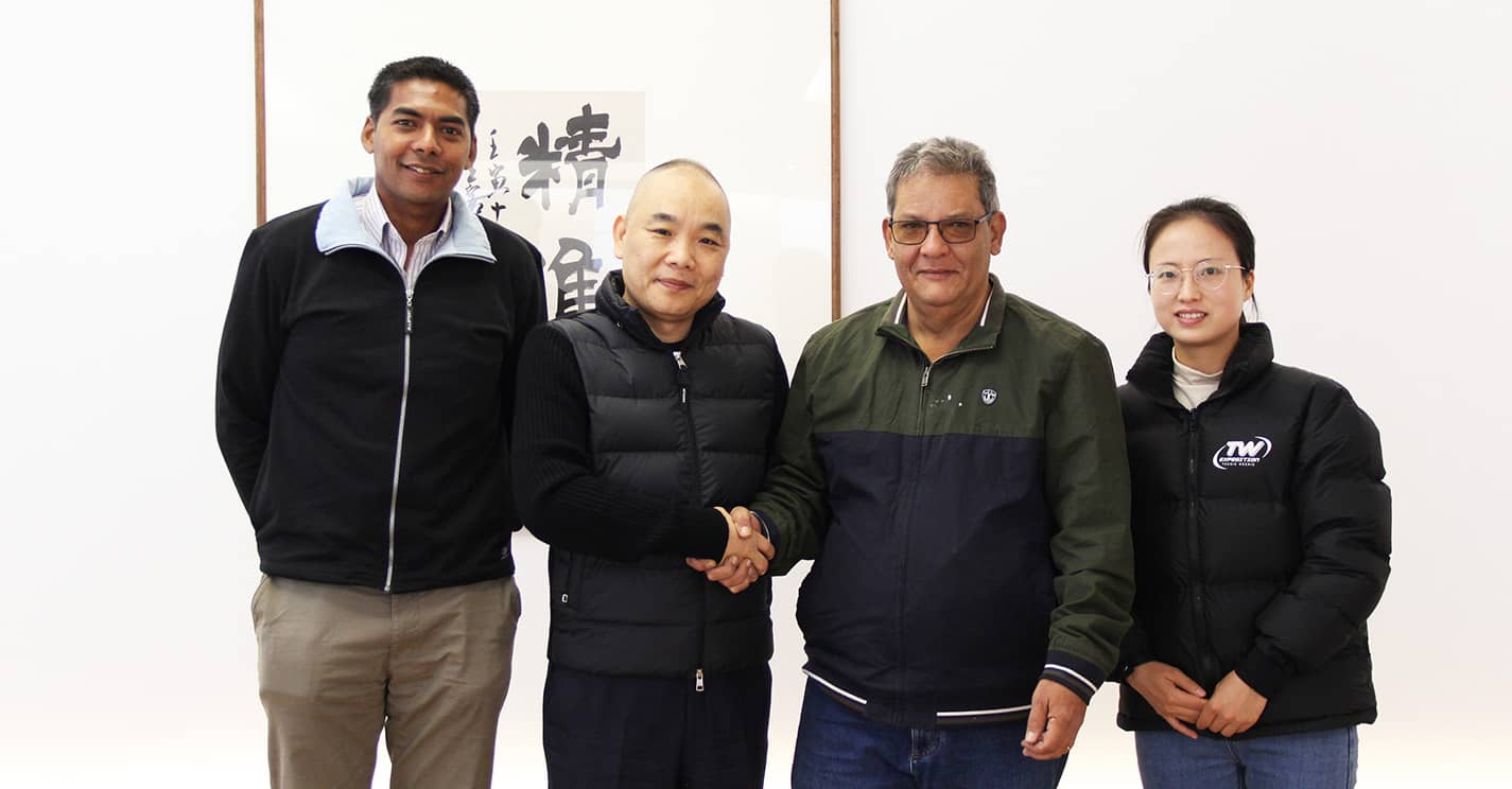 热烈欢迎毛里求斯客户莅临DYE参观考察