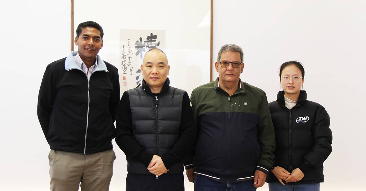 热烈欢迎毛里求斯客户莅临DYE参观考察